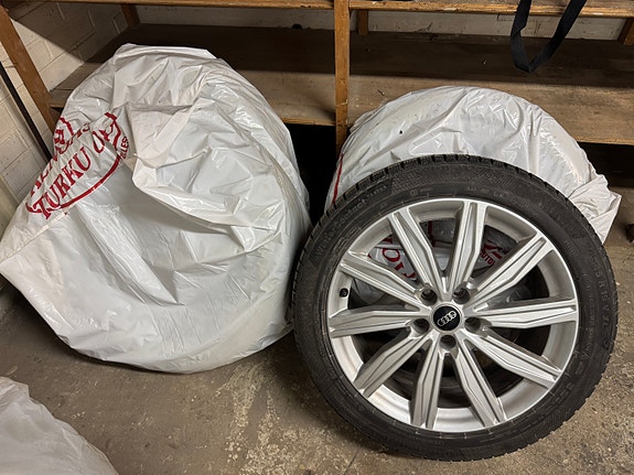 Continental WinterContact TS 860 P 245/45 R19 nastarenkaat Audi-vanteilla