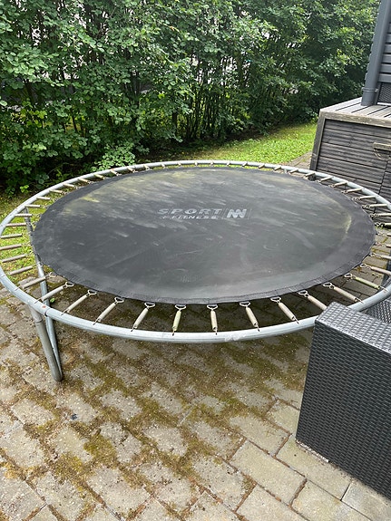 Annetaan trampoliini varaosiksi