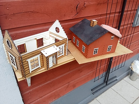 Pienoismalli omasta asuin rakennuksesta/mökistä