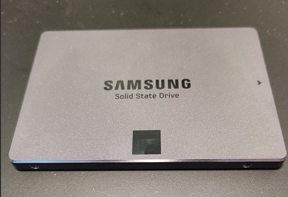 Myydään Samsung EVO 250GB SSD kiintolevy