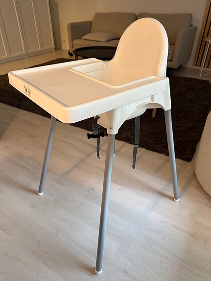 IKEA syöttötuoli tarjottimella