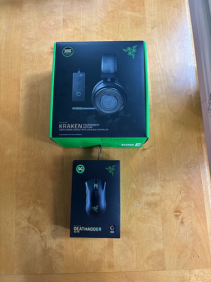 Razer Kraken kuulokkeet ja DeathAdder Elite hiiri