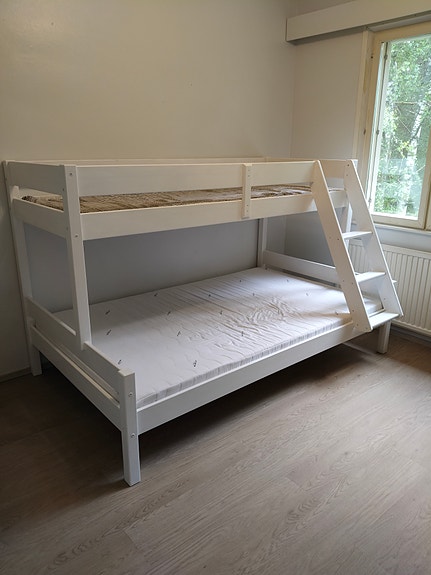 Lasten kerrossänky
