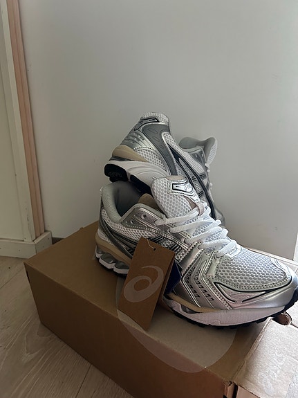 Asics Gel-kayano 14 koko 43,5