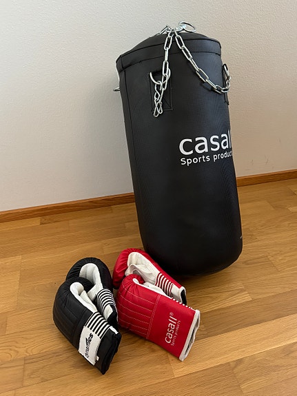 Casall nyrkkeilysäkki ja -hanskat