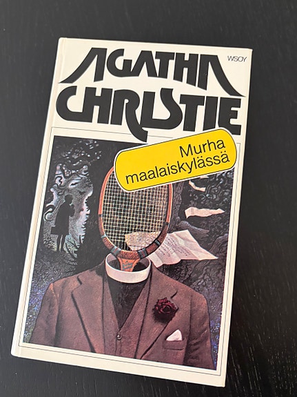 Agatha Christie Murha maalaiskylässä -kirja