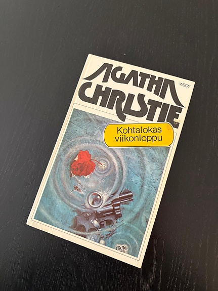 Agatha Christie Kohtalokas viikonloppu -kirja