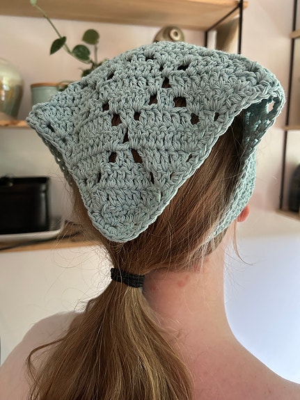 Virkattu bandana