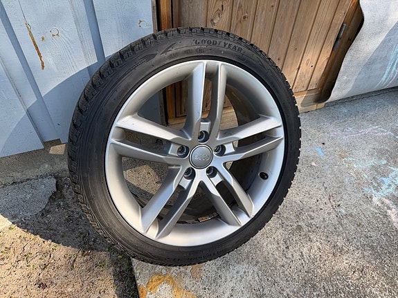 Audin alkuperäiset 18” alut hyvillä kitkoilla + 18” hyvät nastat lisähintaan
