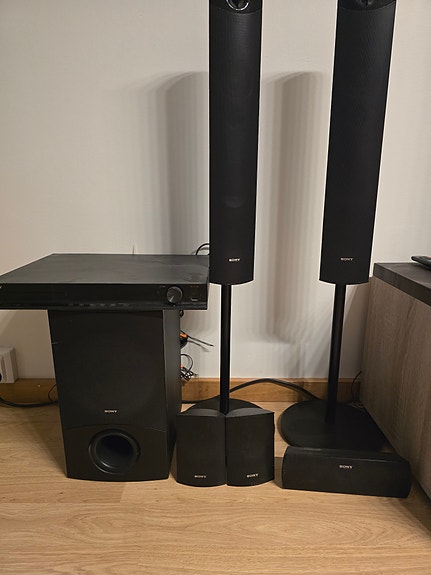 Sony DAV-DZ260 DVD kotiteatterijärjestelmä kaiuttimilla