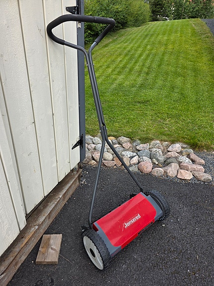 Jonsered käsikäyttöinen ruohonleikkuri