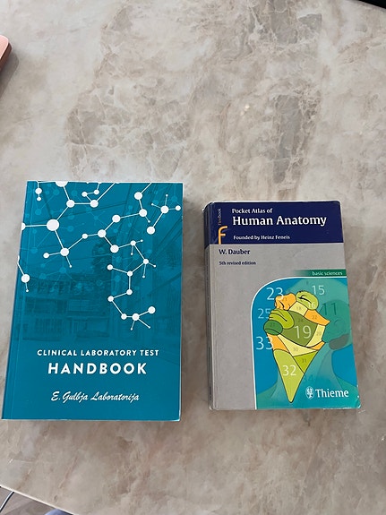 Clinical Laboratory Test Handbook ja Pocket Atlas of Human Anatomy -kirjat
