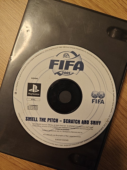 Myydään PlayStation 1 FIFA 2001 -peli (PAL).
