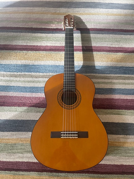 Yamaha C40 Akustinen kitara vasenkätinen