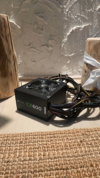 Corsair virtalähde 600W