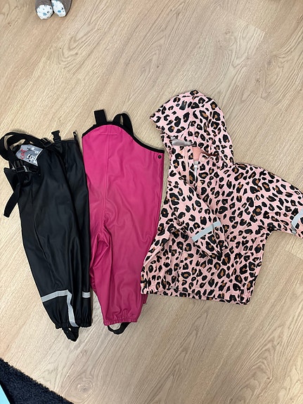 Lindex sadetakki, Reima Ciraf kurahousut 80