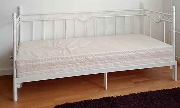 Myydään vuodesohva