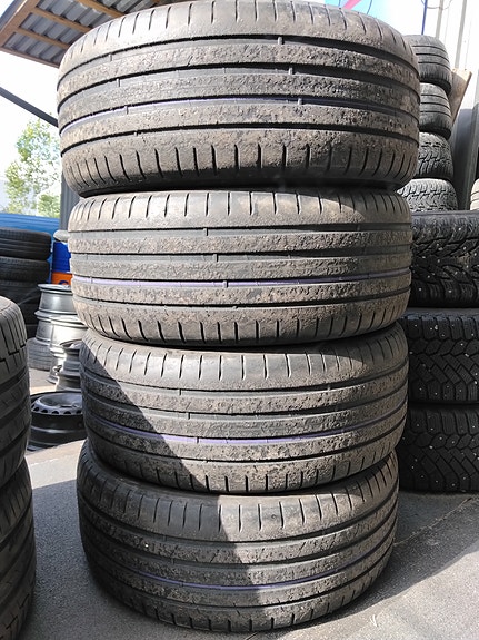 235/50/18 nokian kesärenkaat 4kpl, pinta 4-4,5mm. Dot 1021