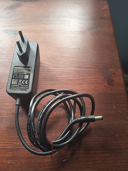 Huawei 12V 2A virtalähde / sovitin