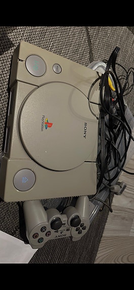 Sony PlayStation 1 pelikonsoli
