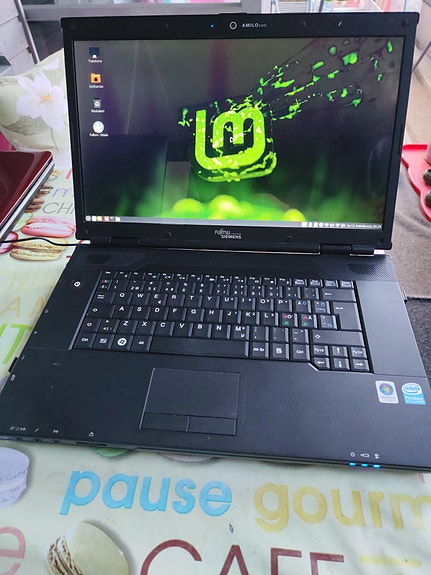 Fujitsu Siemens Amilo Li 3710 16" kannettava