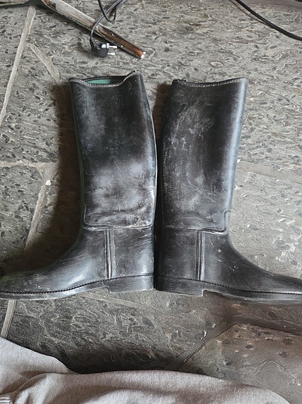 Mustat Aigle ratsastussaappaat 36