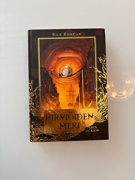 Hirviöiden meri- percy jackson- kirja