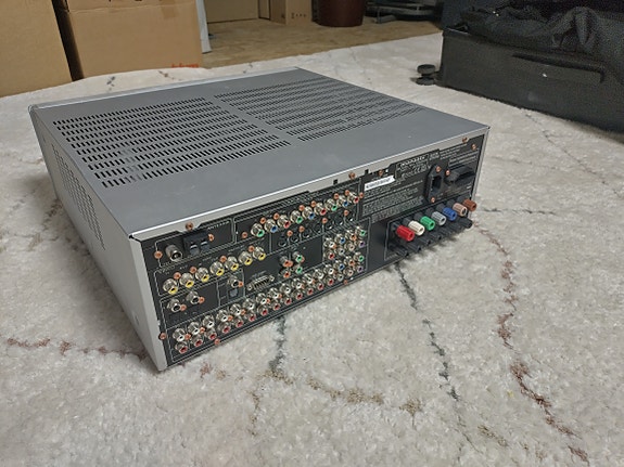 Monikanavainen kotiteatteri viritinvahvistin Marantz SR5600