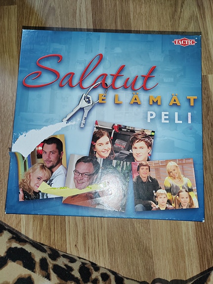 Salatut elämät lautapeli