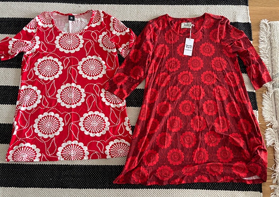 2 x punasävyinen Paulakukka-paita M
