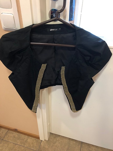 Ginatricot musta niitti bolero koko 36, S