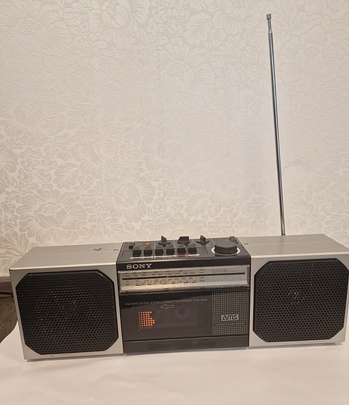 Sony radio kasettisoittimella