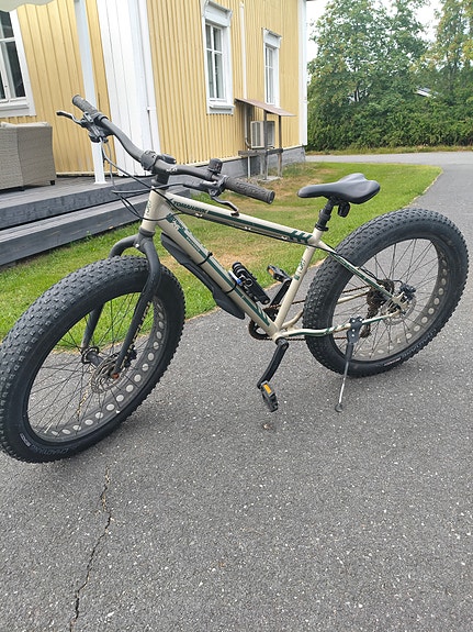 Tunturi Tomahawk fatbike maastopyörä 26" unisex