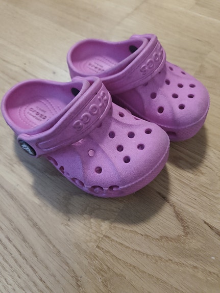 Pinkit Crocs kengät koko C6, eli n koko 21