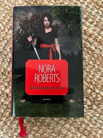 Nora Roberts - Morriganin risti - kovakantinen
