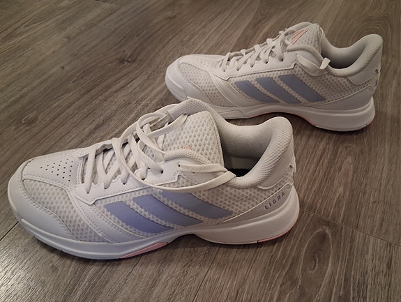 Naisten sisäpelikengät Adidas Ligra, koko 39 1/3
