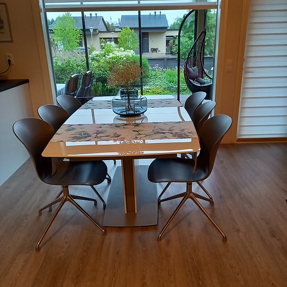 BoConcept Milano ruokapöytä T013, valkoinen, titaaninharmaa, jatkettava