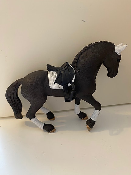 Musta Schleich hevonen