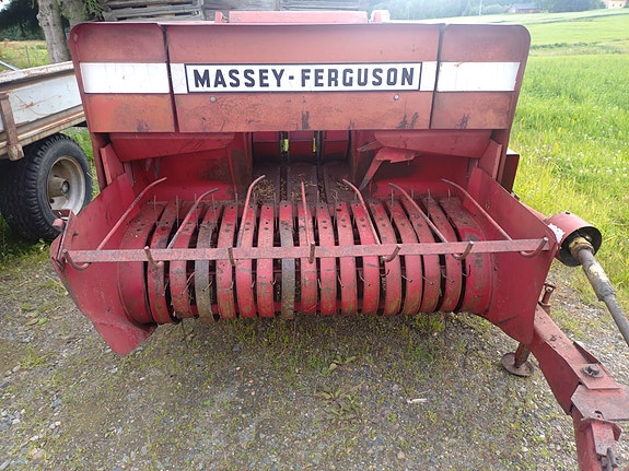 Massey Ferguson 14 paalain