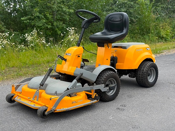 Stiga Park Compact 16 4WD Siisti, vähän ajettu ja huollettu neliveto etuleikkuri
