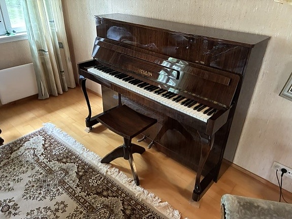 Helläs piano Renner- koneistolla