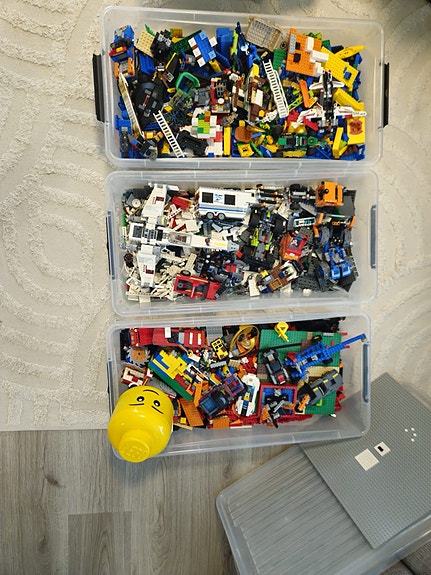 Iso LEGO kokoelma, ohjeita ja figuureja