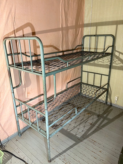 2kpl metallinen sänky