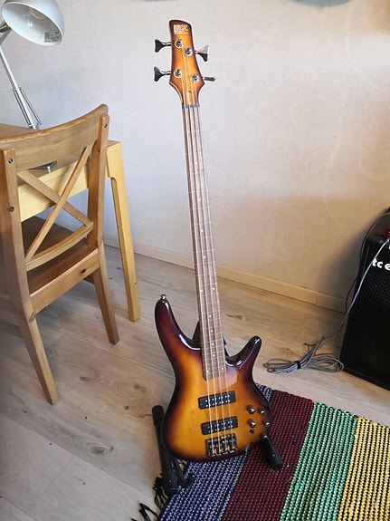 Ibanez nauhaton basso
