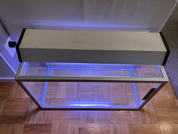 60 l akvaario / terraario + kansilasit, hiekka ja loisteputkivalaisin