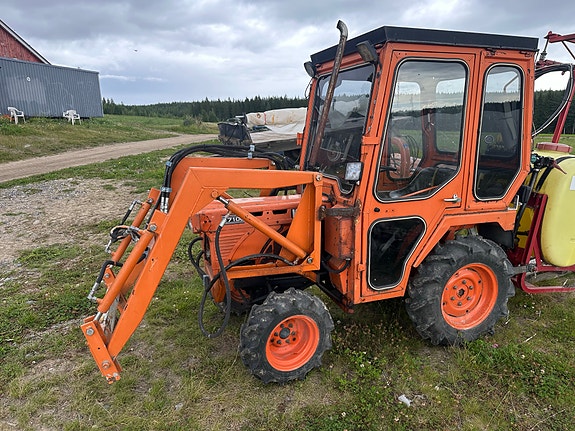Kubota B7100