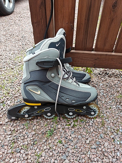Nike rullaluistimet