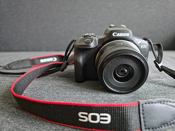 Canon EOS R100 + RF-S 18-45mm IS STM – Erittäin hyväkuntoinen