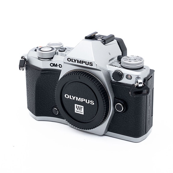 Olympus OM-D E-M5 Mark II Hopea – Käytetty