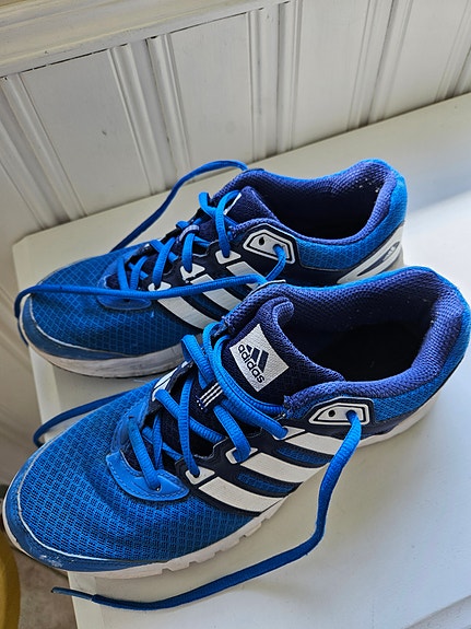 Adidas juoksulenkkarit
